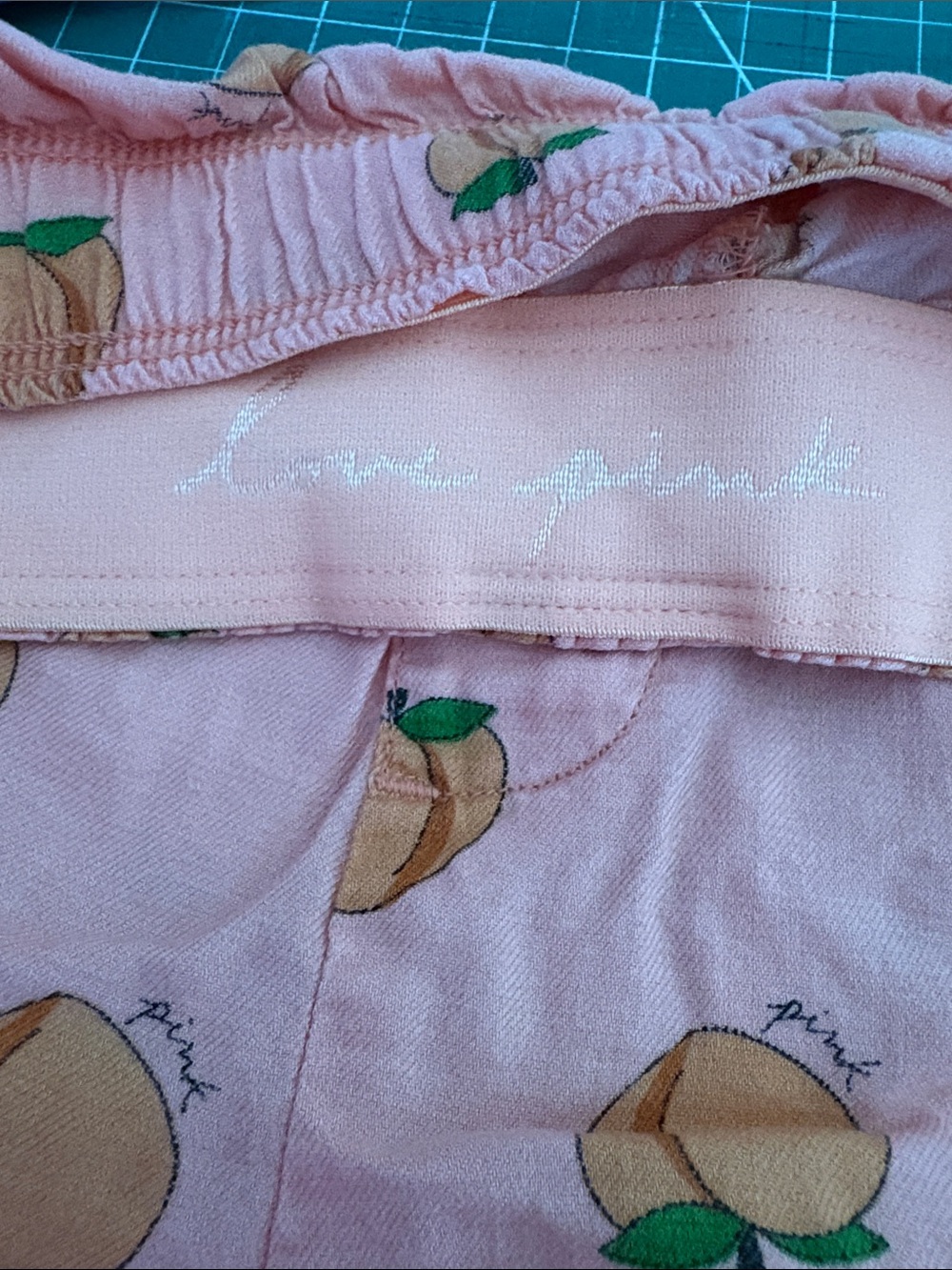 PINK Victoria's Secret Peach-Print Lounge Shorts in Coral Pink - Picture 4 of 7